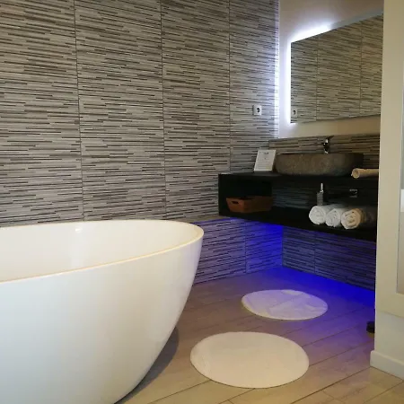 5&5 Rooftop Bed & Breakfast 3*