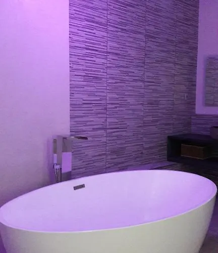 5&5 Rooftop Bed & Breakfast 3*